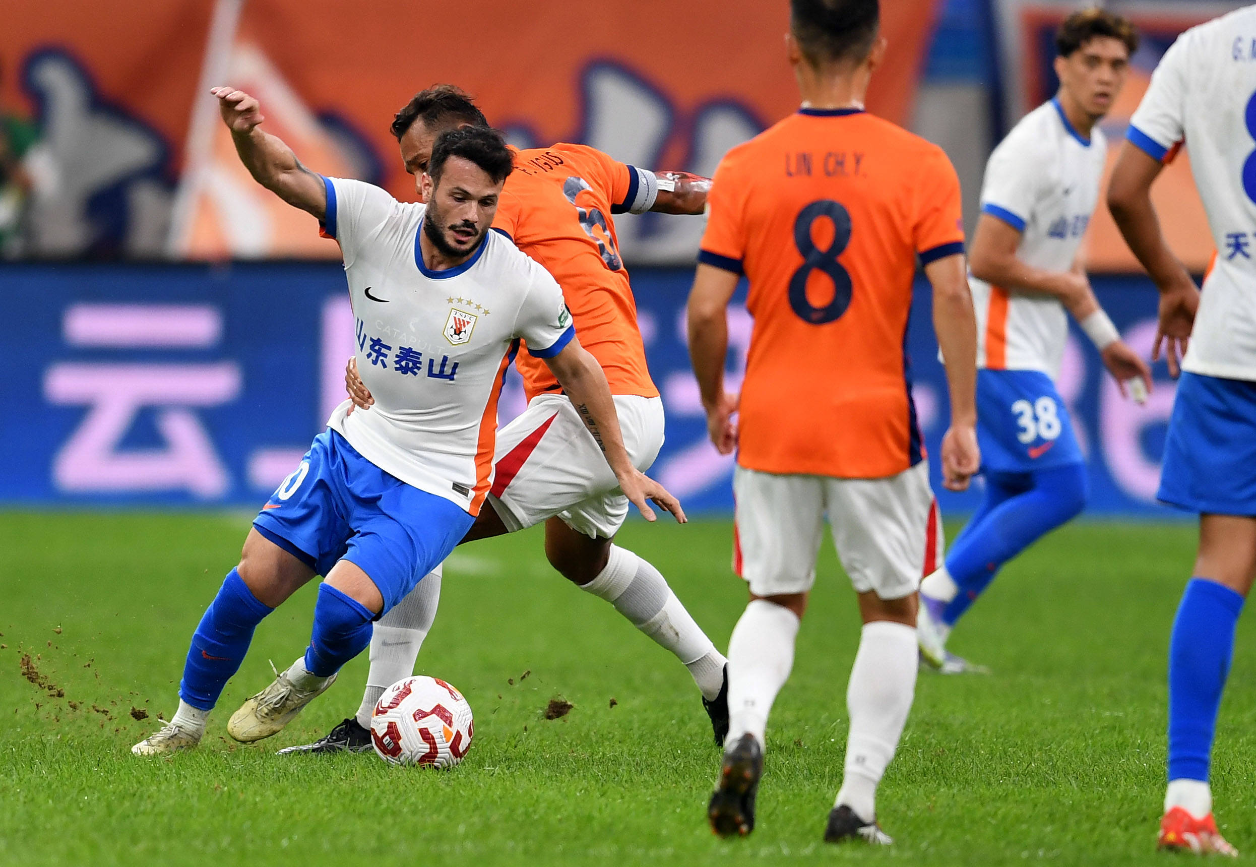 中超射手王續約進展緩慢 多重因素制約泰山做決定:金屬制品廠
