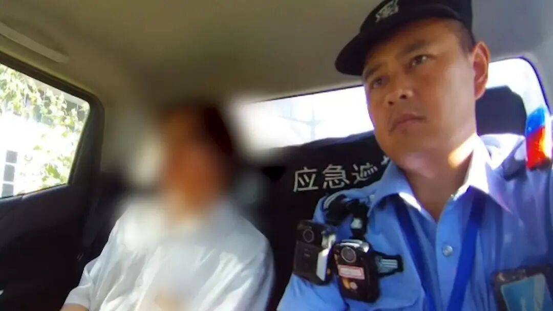 上海一男子去銀行轉(zhuǎn)賬70萬(wàn)元，被當(dāng)場(chǎng)識(shí)破刑拘，這事千萬(wàn)干不得:金屬制品廠
