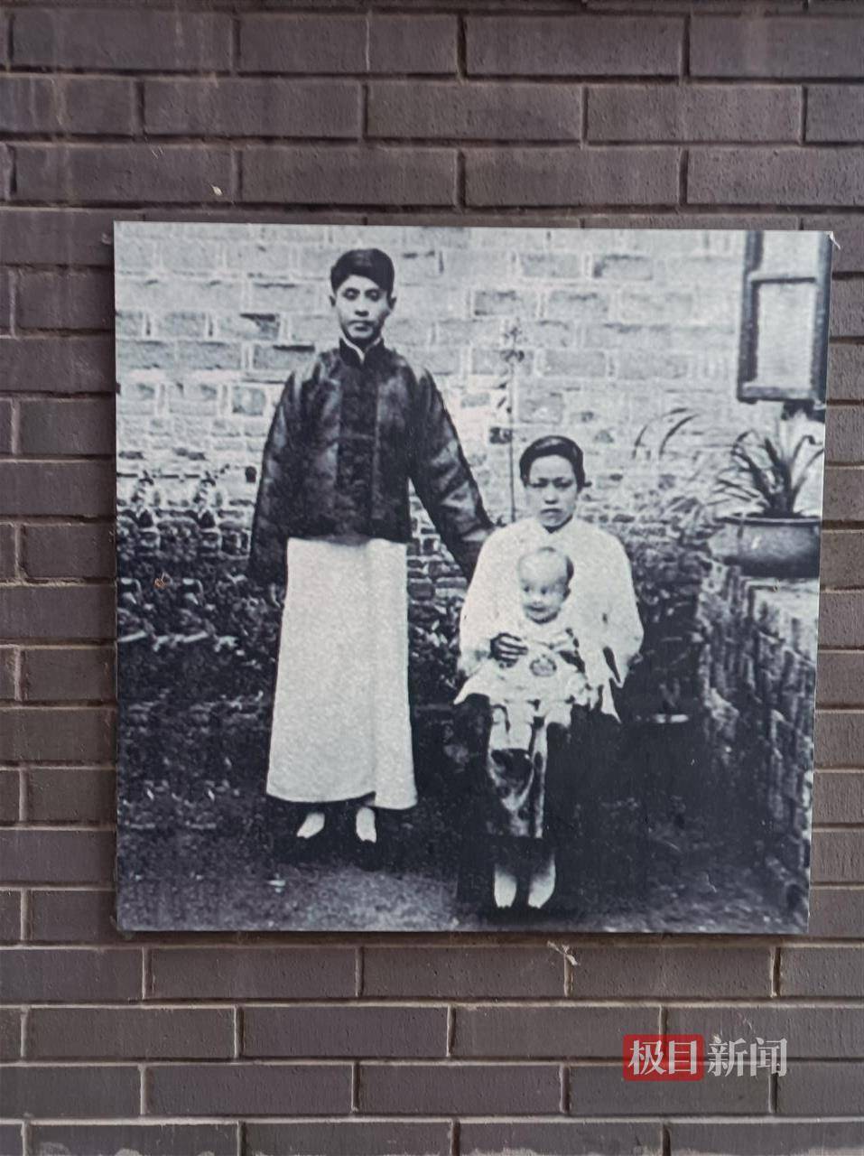 楊振寧逝世<strong></p>
<p>金屬制品廠
</strong>，實探其出生地合肥四古巷：墻上掛著楊先生多幅照片，居民稱為他自豪:金屬制品廠
